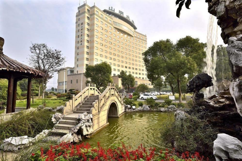 Picturesque Hotel Vuhszi Kültér fotó